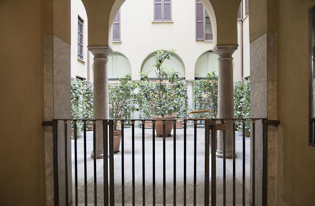 Mansard Very Close To Duomo Milan Bagian luar foto